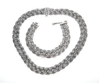 weichfallendes Geflechtcollier, Silber in den Tiefen oxidiert, Schiebeverschluß, (läßt sich mit dem dazu passenden Armband auch zu einer langen Kette umwandeln), Länge 43cm  -	Exklusive Einzelstücke nur erhältlich bei www.danilogold-shop.de