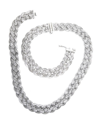 weichfallendes Geflechtcollier, Silber in den Tiefen oxidiert, Schiebeverschluß, (läßt sich mit dem dazu passenden Armband auch zu einer langen Kette umwandeln), Länge 43cm  -	Exklusive Einzelstücke nur erhältlich bei www.danilogold-shop.de