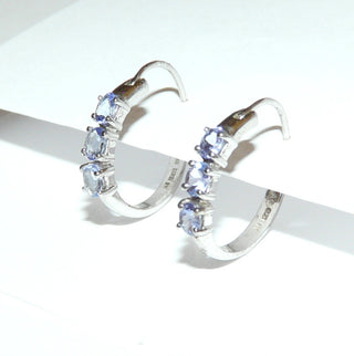 Einzelstücke, Creolen aus 925 Silber mit je 3 ovalen, funkelnd facettierten Tansaniten in 4-Krapper-Chatons -	Unikate und Pretiosen nur erhältlich im Onlineshop der Goldschmiede Danilo!