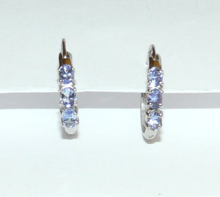 Einzelstücke, Creolen aus 925 Silber mit je 3 ovalen, funkelnd facettierten Tansaniten in 4-Krapper-Chatons -	Unikate und Pretiosen nur erhältlich im Onlineshop der Goldschmiede Danilo