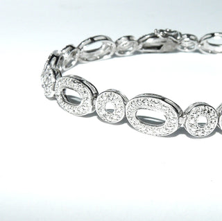 Einzelstück, Glieder-Armband "Diamant", Armreif, mit Stiftbewegung, Kreise + Ovale, raffiniert gearbeitet, es funkelt wie 100 Edelsteine ohne einen einzigen Stein, massiv 925 Silber, 19 cm lang, Kastenschloß, 2 Sicherheitsachten -	Nur erhältlich im Onlineshop von Juwelier & Goldschmiede Danilo!