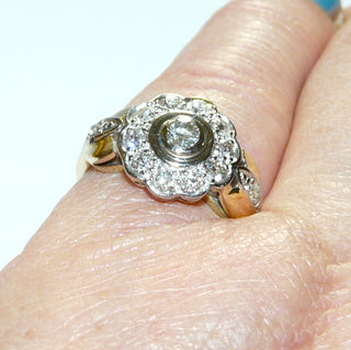 Handgearbeitetes Einzelstück, Diamantring, Antragsring, Verlobungsring aus 585 Gold mit 11 Altschliffen von zusammen 0,80 Karat P (Mittelstein alleine 0,15 Karat) + 2 Diamant-Rosen, als runde Rosette, Replik im Stil um 1900, Ringweite 52,5, poliert-	Handgefertigtes Unikat! Nur im Onlineshop von Juwelier & Goldschmiede Danilo!