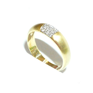 Einzelstück, Diamantring, Antragsring, Vorsteckring, Verlobungsring aus 585 Gold mit 12 Diamanten von zusammen 0,12 Karat, im Pavé eingefaßt + rhodiniert, halbrunder Querschnitt, Ringweite 59, seidenmatt, Seitenflächen poliert - Goldschmiede Danilo