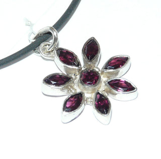 Einzelstück, Granat-Anhänger "Granat-Blume" aus 925 Silber mit 7 Granaten im Navette-Schliff + 1 Granat im Brillant-Schliff in Bugunder Almandin-Farbe -	Einzelstücke nur erhältlich bei www.danilogold-shop.de