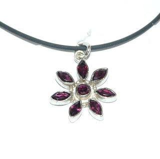 Einzelstück, Granat-Anhänger "Granat-Blume" aus 925 Silber mit 7 Granaten im Navette-Schliff + 1 Granat im Brillant-Schliff in Bugunder Almandin-Farbe -	Einzelstücke nur erhältlich bei www.danilogold-shop.de