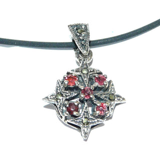 Einzelstück, Granat-Anhänger, antik wirkender Markasit-Anhänger aus 925 Silber, in den Tiefen geschwärzt, 5 rote Granate im Brillant-Schliff, Replik im Stil um 1900 - Unikate und Pretiosen nur erhältlich im Onlineshop der Goldschmiede Danilo!