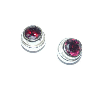 Einzelstücke, Granat-Ohrstecker aus 925 Silber mit je einem runden, funkelnd facettierten Granat in sehr schöner Farbe + mit Silberspiegel. Dazu paßt der Anhänger An 0232 + Ringe Ri 0178, 0324, 0186, 0306 + 0307 -	Einzelstücke nur erhältlich bei www.danilogold-shop.de