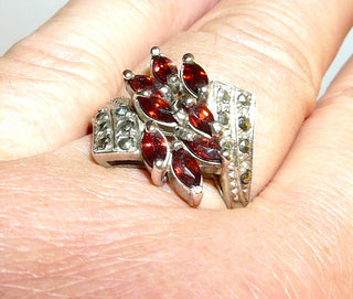 Einzelstück, Ring aus 925 Silber, Replik im Stil um 1900, mit 8 facettierten, feurig rot funkelnden Granat-Navettes / Marquise + Markasiten, poliert, Ringweite 59 - Nur erhältlich bei www.danilogold-shop.de
