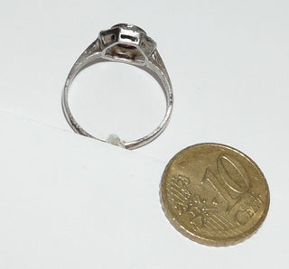 Einzelstück, 8-eckiger Ring aus 925 Silber, Replik im Stil um 1920, mit einem runden, funkelnd facettierten, feurig roten Granat, umrandet von Markasiten, poliert, Ringweite 58 - Nur erhältlich im Onlineshop von Juwelier & Goldschmiede Danilo!
