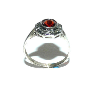 Einzelstück, 8-eckiger Ring aus 925 Silber, Replik im Stil um 1920, mit einem runden, funkelnd facettierten, feurig roten Granat, umrandet von Markasiten, poliert, Ringweite 58 - Nur erhältlich im Onlineshop von Juwelier & Goldschmiede Danilo!