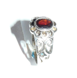 Einzelstück, Granat-Ring aus 925 Silber mit einem ovalen, funkelnd facettierten Granat in schöner Farbe mit Blütenumrandung, poliert, Ringweite 59. Dazu paßt Brosch-Anhänger BR 0016 + Ohrring Ohr 0116 + Collier HS 0013 -	Unikate und Pretiosen nur erhältlich im Onlineshop der Goldschmiede Danilo!