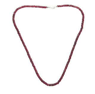 von Hand aufgefädeltes Einzelstück, Granat-Scheibchen-Kette im typischen modernen Granatrot, Gesamtlänge 48 cm mit einem Federring-Verschluß in 925 Silber, Unikat, auf Stahlseil aufgereiht, Stein-Durchmesser 4,5 mm -	Nur erhältlich im Onlineshop von Juwelier & Goldschmiede Danilo!