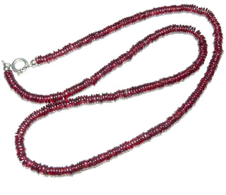 von Hand aufgefädeltes Einzelstück, Granat-Scheibchen-Kette im typischen modernen Granatrot, Gesamtlänge 48 cm mit einem Federring-Verschluß in 925 Silber, Unikat, auf Stahlseil aufgereiht, Stein-Durchmesser 4,5 mm -	Nur erhältlich im Onlineshop von Juwelier & Goldschmiede Danilo!