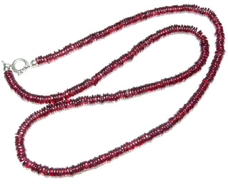 von Hand aufgefädeltes Einzelstück, Granat-Scheibchen-Kette im typischen modernen Granatrot, Gesamtlänge 48 cm mit einem Federring-Verschluß in 925 Silber, Unikat, auf Stahlseil aufgereiht, Stein-Durchmesser 4,5 mm - Nur erhältlich im Onlineshop von Juwelier & Goldschmiede Danilo!
