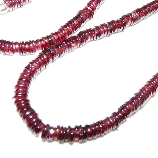 von Hand aufgefädeltes Einzelstück, Granat-Scheibchen-Kette im typischen modernen Granatrot, Gesamtlänge 48 cm mit einem Federring-Verschluß in 925 Silber, Unikat, auf Stahlseil aufgereiht, Stein-Durchmesser 4,5 mm - Nur erhältlich im Onlineshop von Juwelier & Goldschmiede Danilo!