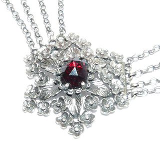 Vintage-Einzelstück, Granatkette "Schneeflocke" mit Blüten und Durchbrüchen, Kropfkette, Trachtencollier, Dirndlcollier mit Erbskette & einer handgeschliffenen Böhmischen Granatrose in Krappenfassung, kürzeste Kette 40cm, Federring, Deutschsprachiger Raum um 1950 - Goldschmiede Danilo