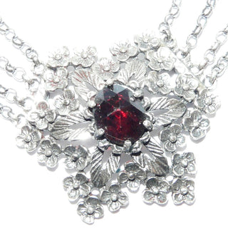 Vintage-Einzelstück, Granatkette "Schneeflocke" mit Blüten und Durchbrüchen, Kropfkette, Trachtencollier, Dirndlcollier mit Erbskette & einer handgeschliffenen Böhmischen Granatrose in Krappenfassung, kürzeste Kette 40cm, Federring, Deutschsprachiger Raum um 1950 - Goldschmiede Danilo