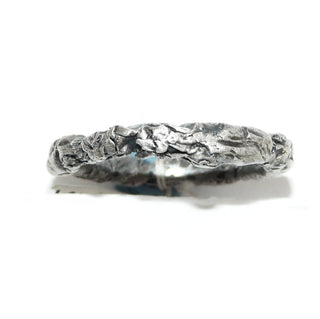 Handgefertigtes Einzelstück, Trauring, Ring "Stanniol" aus 925 Silber, asymmetrisch gearbeitet, gleichlaufend, seidenmatt + in den Tiefen geschwärzt, Ringweite 57, dazu paßt Ri 0379 -	Handgefertigtes Unikat! Nur im Onlineshop von Juwelier & Goldschmiede Danilo!