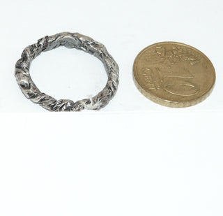 Handgefertigtes Einzelstück, Trauring, Ring "Stanniol" aus 925 Silber, asymmetrisch gearbeitet, gleichlaufend, seidenmatt + in den Tiefen geschwärzt, Ringweite 57, dazu paßt Ri 0379 -	Handgefertigtes Unikat! Nur im Onlineshop von Juwelier & Goldschmiede Danilo!
