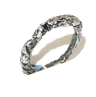 Handgefertigtes Einzelstück, Trauring, Ring "Stanniol" aus 925 Silber, asymmetrisch gearbeitet, gleichlaufend, seidenmatt + in den Tiefen geschwärzt, Ringweite 57, dazu paßt Ri 0379 -	Handgefertigtes Unikat! Nur im Onlineshop von Juwelier & Goldschmiede Danilo!