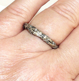 Handgefertigtes Einzelstück, Trauring, Ring "Stanniol" aus 925 Silber, asymmetrisch gearbeitet, gleichlaufend, seidenmatt + in den Tiefen geschwärzt, Ringweite 57, dazu paßt Ri 0379 -	Handgefertigtes Unikat! Nur im Onlineshop von Juwelier & Goldschmiede Danilo!