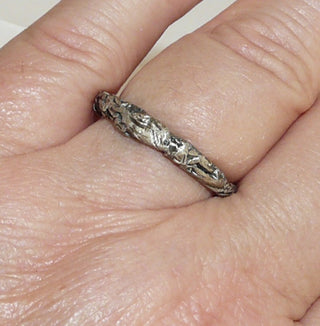 Handgefertigtes Einzelstück, Trauring, Ring "Stanniol" aus 925 Silber, asymmetrisch gearbeitet, gleichlaufend, seidenmatt + in den Tiefen geschwärzt, Ringweite 57, dazu paßt Ri 0379 -	Handgefertigtes Unikat! Nur im Onlineshop von Juwelier & Goldschmiede Danilo!