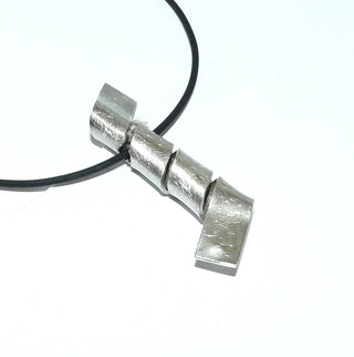 Handgefertigtes Einzelstück, großer, langer Spiral-Anhänger aus massiv 925 Silber mattiert mit polierten Kanten, gewickelt - Goldschmiede Danilo
