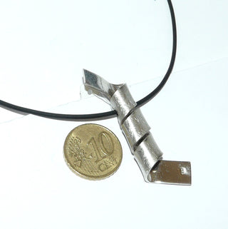 Handgefertigtes Einzelstück, großer, langer Spiral-Anhänger aus massiv 925 Silber mattiert mit polierten Kanten, gewickelt - Goldschmiede Danilo