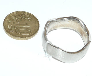 Einzelstück, Herrenring, Trauring, Ring "breite Welle" aus massivem 925 Silber, gleichlaufend, seidenmatt mit polierte gewellten Kanten, innen bombiert / abgerundet, Ringweite 63 -	Unikate und Pretiosen nur erhältlich im Onlineshop der Goldschmiede Danilo!