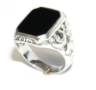 Vintage Unikat-Herrenring, Schnörkel-Ornamente Silber, Onyx-Platte 8-eckig, Ringweite 60, ca. 1940-1950-er Jahre - 
- erhältlich im Onlineshop von Juwelier & Goldschmiede Danilo aus Hameln!"
