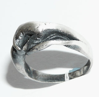 Unikat-Ring, skandinavisches Design, Herrenring" Gipfel" aus 925 Silber, asymmetrische zerklüftete Struktur, seidenmatt, in den Tiefen geschwärzt, Ringweite 62. Dazu paßt Collier Nord 0007. -	Nur erhältlich im Onlineshop von Juwelier & Goldschmiede Danilo!
