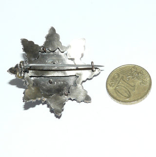 antikes Einzelstück, Vintage-Granat-Brosche aus Tombak "Granat-Stern", runde Granate in schöner Ideal-Farbe im Rosenschliff, in 3 Etagen als Stern gearbeitet, mit Hakensicherung, Handarbeit Historismus um 1870 -	Handgefertigter Schmuck nur erhältlich bei www.danilogold-shop.de 