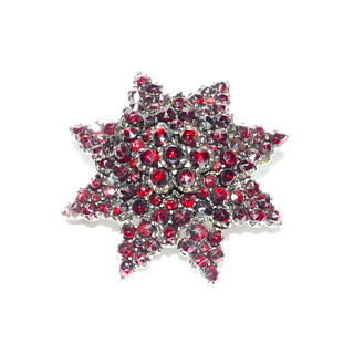 antikes Einzelstück, Vintage-Granat-Brosche aus Tombak "Granat-Stern", runde Granate in schöner Ideal-Farbe im Rosenschliff, in 3 Etagen als Stern gearbeitet, mit Hakensicherung, Handarbeit Historismus um 1870 -	Handgefertigter Schmuck nur erhältlich bei www.danilogold-shop.de 