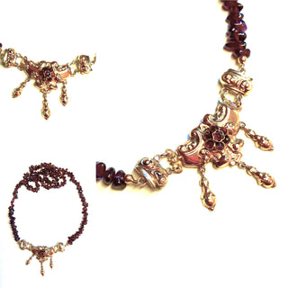 Antikes Granatcollier, Verschluß als Kettenmittelteil, früher Historismus um 1850, mit Granatrosen & Granat-Nugget-Kette, 585 Gelbgold / Schaumgold & 3 beweglichen Pendeln, großes Prachtstück mit der Optik eines Mittelteil-Colliers, früher auch für mehrreihige Kropfbänder, Kette 46 cm + Kastenschloss ca. 5 cm - Goldschmiede Danilo!