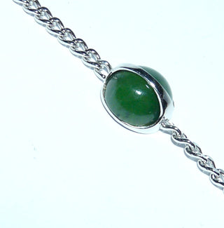 Einzelstück, Vintage Jade-Armband aus 835 Silber, kegelförmiger Jade-Cabochon, Gesamtlänge 18 cm, Federringverschluß, 1960-er Jahre -	Nur erhältlich im Onlineshop von Juwelier & Goldschmiede Danilo!
