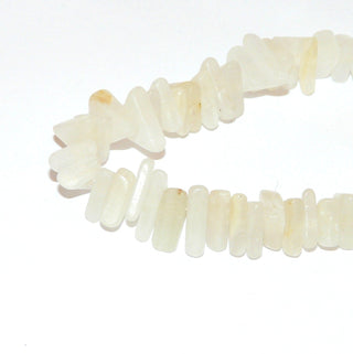 gelbes Einzelstück, Jadecollier, zartgelbe Lemonjade in Dreiecken mit einer Seitenlänge von ca. 12mm, Länge 50cm, Drehverschluß Gelbmetall, auf Faden aufgereiht - Goldschmiede Danilo