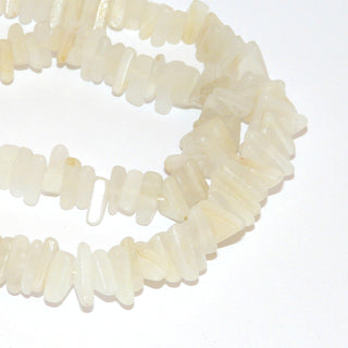 gelbes Einzelstück, Jadecollier, zartgelbe Lemonjade in Dreiecken mit einer Seitenlänge von ca. 12mm, Länge 50cm, Drehverschluß Gelbmetall, auf Faden aufgereiht - Goldschmiede Danilo