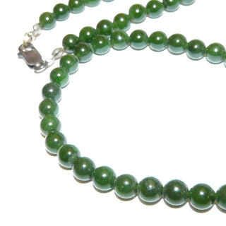 moosgrünes Einzelstück, Jadecollier, Edelsteinkette aus Kugeln von 6,3 mm Durchmesser, grüne Nephrit-Jade, 60 cm lang mit einem Silber-Karabiner, auf  Nylon - Goldschmiede Danilo