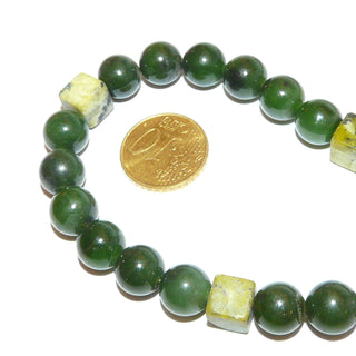 grünes Einzelstück, Unikat-Jadecollier, Edelsteinkette aus Kugeln 10 mm der dunkel olivgrünen Nephrit-Jade & Würfeln 8x8 mm aus Chita-Jade / Serpentin-Varietät, Läng 49 cm, Verschluß Gold-Doublé, in unserer Werkstatt designt und aufgefädelt auf Stahlseide - Goldschmiede Danilo