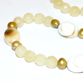 gelbes Einzelstück, Unikat aus Lemon-Jade, facettierte Kugeln von 8 mm &  goldfarbene Süßwasserperlen, großes Reiskorn & ovale Shivas Eye, Länge 51cm, Gold-Doublé-Karabiner, auf Stahlseide - Goldschmiede Danilo