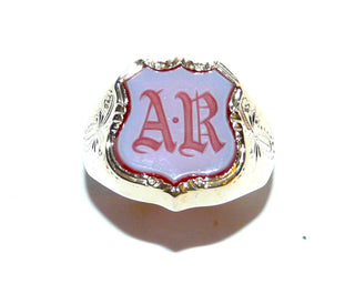 Vintage-Handarbeit, antikes Einzelstück, Herrenring, Siegel-Ring aus 333 Gelbgold mit Monogramm "AR" im Lagenachat / Carneol in Schildform, aufwendige Schriftform, gravierter Fassungsrand + seitliche Ringschiene, Ringweite 53, Jugendstil um 1930 Unikate und Pretiosen nur erhältlich im Onlineshop der Goldschmiede Danilo!