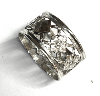 antikes Einzelstück, kleiner Kinder-Serviettenring / Taufgeschenk aus 800 Silber mit Blüten-und Rauten-Design, Ajour-Arbeit / durchbrochen, Durchmesser ca. 35 mm, kleine Gravurfläche, Jugendstil um 1900 -- Vintage-Schmuck nur im Onlineshop von danilogold!