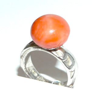 Natürliches Einzelstück, Korallen-Ring, eine Mariage aus einem modernen Ring in massivem 925 Silber & einem antiken Korallen-Bouton, Durchmesser 14,5 mm, poliert, florale Erhebungen auf der Ringschiene, Ringweite 55,5 - Goldschmiede-Danilo
