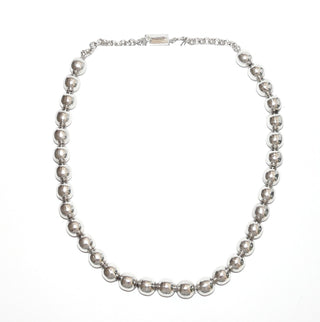Einzelstück, Kugel-Collier aus 925 Silber, gefertigt in Mexico, 32 Kugeln mit einem Durchmesser von 10 mm + einer Erbs-Kette als Abschluß, 46 cm lang mit Kastenschloß  -	Einzelstücke nur erhältlich bei www.danilogold-shop.de