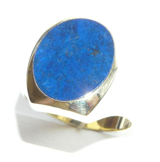 Einzelstück, Lapislazuli-Ring, klassischer Herrenring, Siegelring aus 585 Gold mit einem intensiv blauen, ovalen, flachen Lapislazuli mit schöner Maserung, poliert, innen geschlossen, Ringweite 62,5 -	Unikatschmuck nur erhältlich im Onlineshop von Juwelier & Goldschmiede Danilo! 
