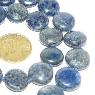 blaues Einzelstück, Edelsteinkette, Lapislazulikette mit lebendigem Farbenspiel von Königsblau bis Graublau, flache Linsen Durchmesser 13mm, Verschluß Metall Karabiner, Länge 46cm, mit Seide geknotet - Goldschmiede Danilo