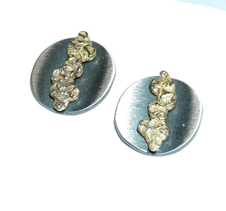 Einzelstücke, Lorena-Design, schwarze, runde Ohrstecker "Goldstreifen im Kreis" aus 925 Silber, teilweise vergoldet, seidenmatt, in den Tiefen geschwärzt, vergoldeter Streifen als Applikation, Ringweite 55. Dazu paßt Ring Nord 0048. Österreichischer Design-Schmuck - Unikate und Pretiosen nur erhältlich im Onlineshop der Goldschmiede Danilo! 