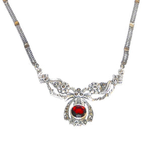 Retro-Einzelstück, Markasit-Collier aus 925 Silber, Mittelteil-Collier, doppelte Panzerkette, Gesamtlänge 46 cm, Blüten-Mittelteil mit einem feurig rot funkelnden, runden, facettierten Granat, Replik im Stil um 1900 - Nur erhältlich bei www.danilogold-shop.de