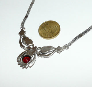Einzelstück, Markasit-Collier aus 925 Silber, Replik eines Mittelteil-Colliers im Stil um 1900, doppelte Panzerkette, Gesamtlänge 46 cm, Blüten-Mittelteil mit einem feurig funkelnden, runden facettierten Granat -	Nur erhältlich bei www.danilogold-shop.de