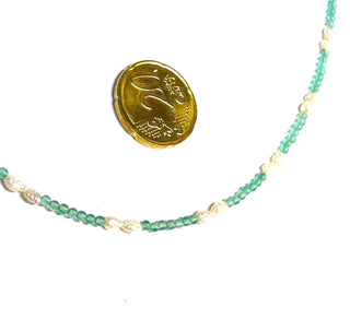 zartes Einzelstück, Mini-Edelsteinkette, kleine Kugeln grüner Achat + Reiskorn-Perlen auf Stahlseil aufgereiht, Verschluß 925 Silber, Länge 52 cm - Besondere Handarbeiten online bestellen nur bei Juwelier & Goldschmiede Danilo!